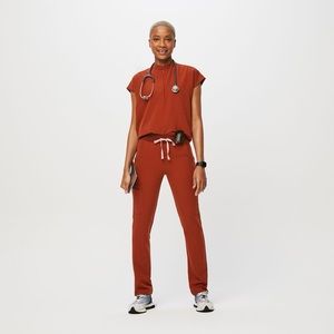 FIGS - Limited Edition: Auburn color Rafaela scrub top and Classic Pants
